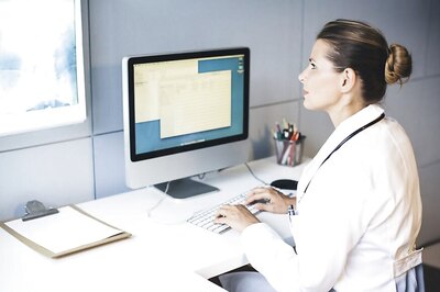 1,500 Junior Doctors' Job Offers in UK Withdrawn After Blunder