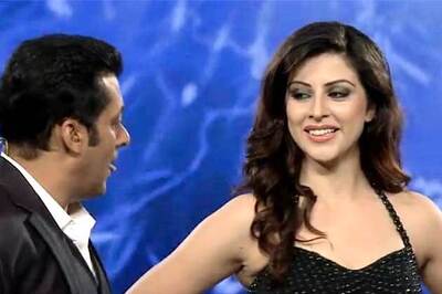 Bigg Boss 6 Live Blog: Dinesh Yadav finds Karishma Kotak an 'atom bomb'