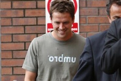 Manchester United unveil Owen, two other players