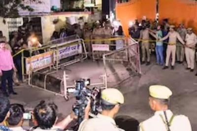 Atiq Ahmad Murder Case: SIT Team Visits Spot Where Mafia Brothers Were Killed, Recreate Crime Scene