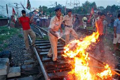Bharat bandh: Trains stopped, roads blocked in UP