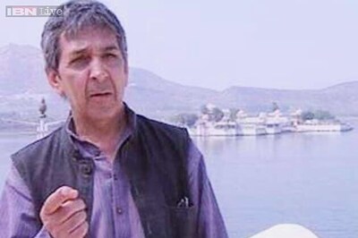 I am reluctant to work in Bollywood: Roshan Seth