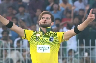 Babar Azam vs Shaheen Afridi: Pakistan Pacer Strikes Iconic Pose in Titan Clash at Champions One-day Cup: WATCH
