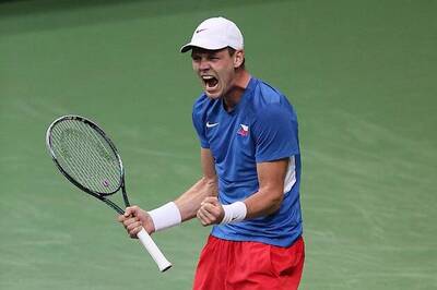 Davis Cup final: Berdych beats Almagro