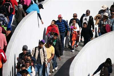 US to Give Migrants Along Mexico Border DNA Tests to Prove Family Ties