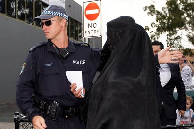 Indian-origin Man Jailed for Trying to Rob Jewellery Store in UK Wearing Burqa