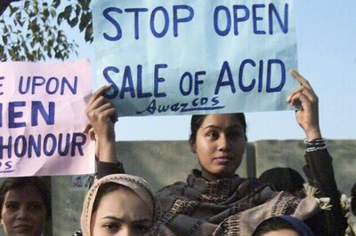 Most famous 'face' of Pak acid attacks kills self