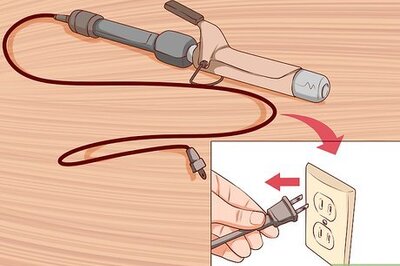 How to Treat a Facial Burn from a Curling Iron to Prevent Scars