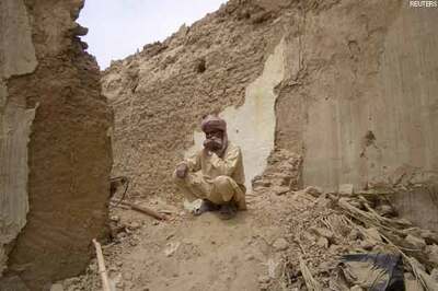 Aftershock rocks Pakistan after massive Iran earthquake