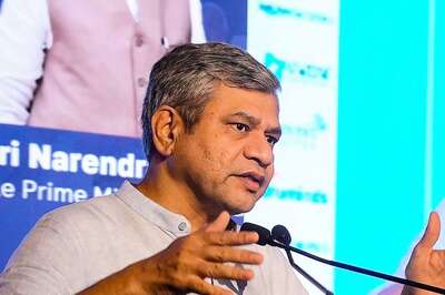 News18 Evening Digest: Apple Issues Statement on 'Phone Hacking' Row And Other Top Stories