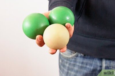 A Beginner’s Guide to Juggling (3, 4, or 5 Balls at Once)