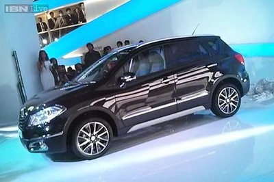 Auto Expo 2014: Maruti Suzuki unveils Ciaz sedan crossover, SX4 S-Cross concept models