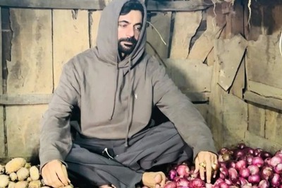 Sunil Grover is ‘Selling’ Potatoes And Onions, See Funny Reaction Of Fans