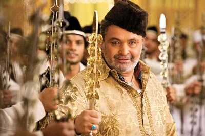 Rishi Kapoor set to pen a candid autobiography