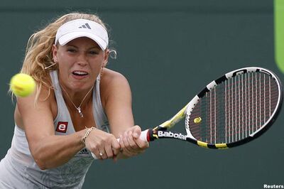 Wozniacki retires, Li Na advances in Warsaw Open