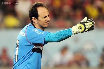 Record-breaking Brazilian goalkeeper Rogerio Ceni to retire
