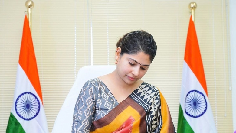 'Does Airline Hire Pilot With Disability': IAS Officer Smita Sabharwal's Quota Remark Draws Backlash