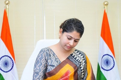 'Does Airline Hire Pilot With Disability': IAS Officer Smita Sabharwal's Quota Remark Draws Backlash