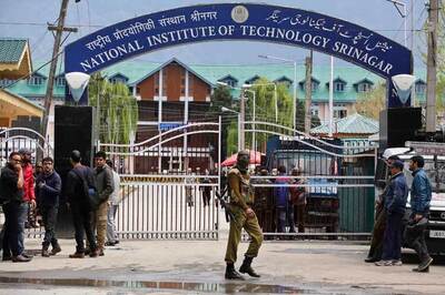 Over 55 outstation students of NIT campus in Srinagar leave for home towns