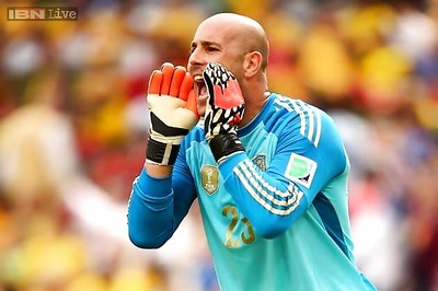 Bayern Munich close to signing Liverpool goalkeeper Pepe Reina