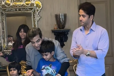 Jeetendra Marks His 82nd Birthday By Cutting Cake With Tusshar Kapoor, Ekta Kapoor And Family; Watch
