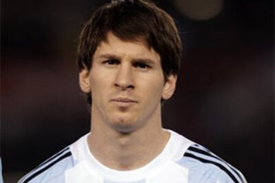 Messi signs 2-year contract extension with Barcelona