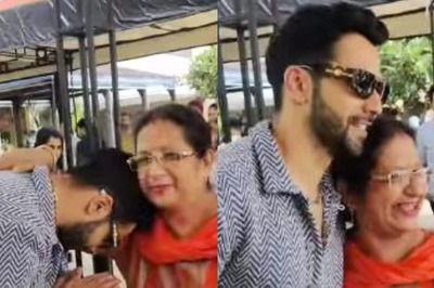 Varun Dhawan Takes Blessings from A Woman at JugJugg Jeeyo Event; Fans Call Him ‘Humble Star’