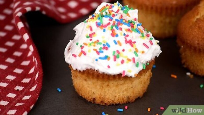 How to Decorate Cupcakes Without Icing