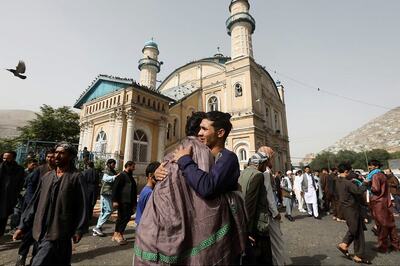 Big Hugs and Selfies as Afghan Soldiers, Taliban Celebrate Eid Ceasefire