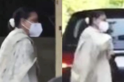 Shatrughan Sinha's Wife Poonam Sinha Visits Shah Rukh Khan at Mannat Post Aryan Khan's Return