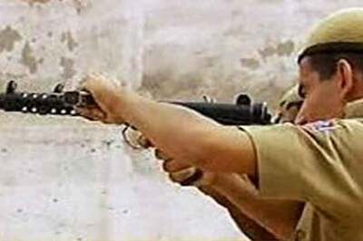 Mob hacks cop to death for killing civilians