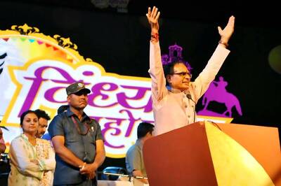 Shivraj Singh Chouhan Slips, Falls on Stairs of Dais During Jan Ashirwad Yatra; Escapes Unhurt