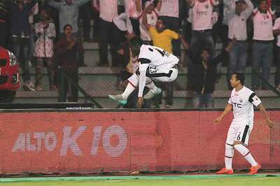 ISL 2016: NorthEast Beat Delhi 2-1 to Keep Semis Hopes Alive