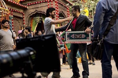 Photo of the day: Shah Rukh visits Salman Khan on the sets of 'Sultan'