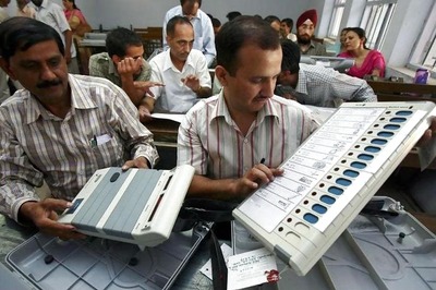 EC Slams AAP, Says Can't Vilify EVMs by Hijacking 'Look-alike' Machine