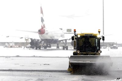 Snow hits Europe, Heathrow cancels at least 250 flights