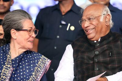 Sonia Gandhi, Kharge to Hold Rally in Jaipur on Saturday; to Publicly Launch Poll Manifesto