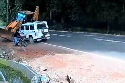 Twitter Hails Mahindra Bolero’s Life-Saving Video, Anand Mahindra Joins the Unison - Watch Here