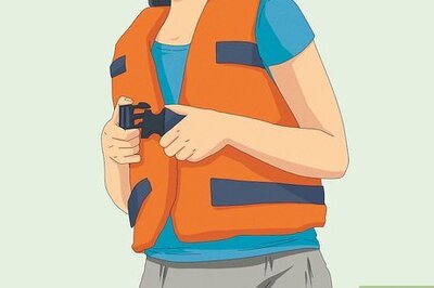 How to Handle Capsizing and Survive a Boating Emergency