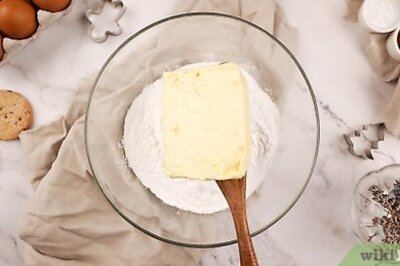 How to Cover a Cake With Buttercream