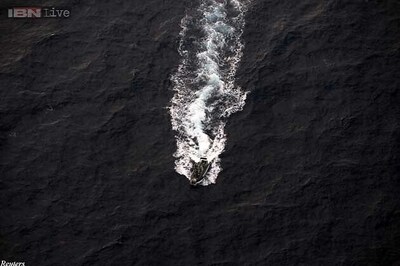 Boat with suspected Indonesia illegal workers sinks off Malaysia; at least 2 dead