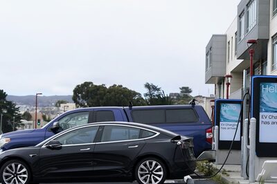 Delhi Gets 11 Electric Vehicle Charging Stations with Battery Swapping Points