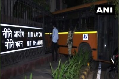 DTC Bus Runs Into Boundary Wall of NITI Aayog Building in Delhi, Driver Arrested