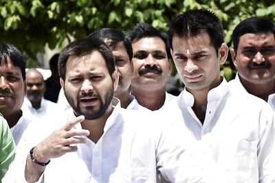 Family Drama Plays Out in Bihar Assembly as Tej Pratap Avoids Meeting Brother Tejashwi