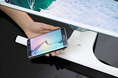 Samsung unveils world's first wireless mobile charging monitor