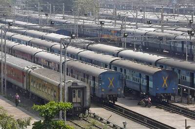Preparations in Place for Resuming Local Train Services in WB; Railways Urge People to Follow COVID Norms