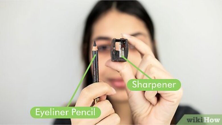 How to Apply Punk Eyeliner