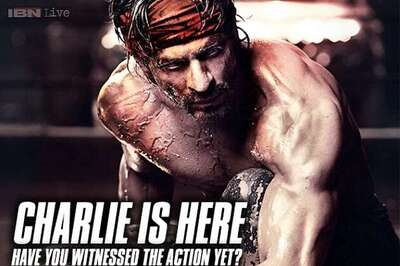 Snapshot: Sweat-drenched Shah Rukh Khan flexes his biceps in the new still from 'Happy New Year'