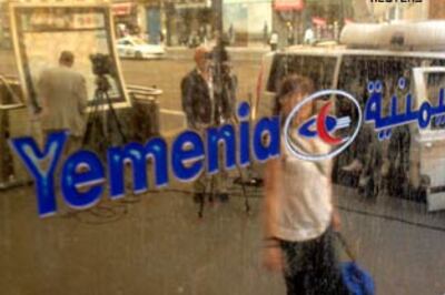 Yemen plane crash's 14-yr-old survivor reunited with father