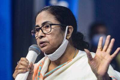 Bengal CM Asks Officials to Review Covid Situation, Says Schools and Colleges Will Be Shut if Needed